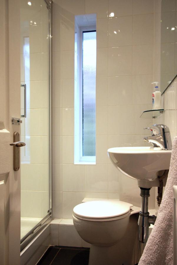 Abacus Bed And Breakfast, Blackwater, Hampshire แคมเบอร์ลีย์ ภายนอก รูปภาพ