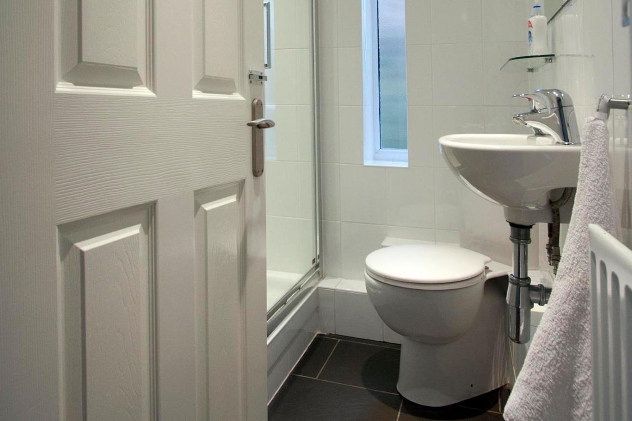Abacus Bed And Breakfast, Blackwater, Hampshire แคมเบอร์ลีย์ ภายนอก รูปภาพ