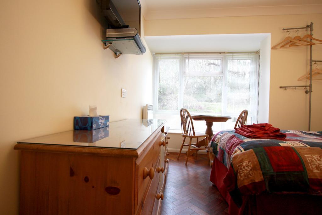 Abacus Bed And Breakfast, Blackwater, Hampshire แคมเบอร์ลีย์ ห้อง รูปภาพ