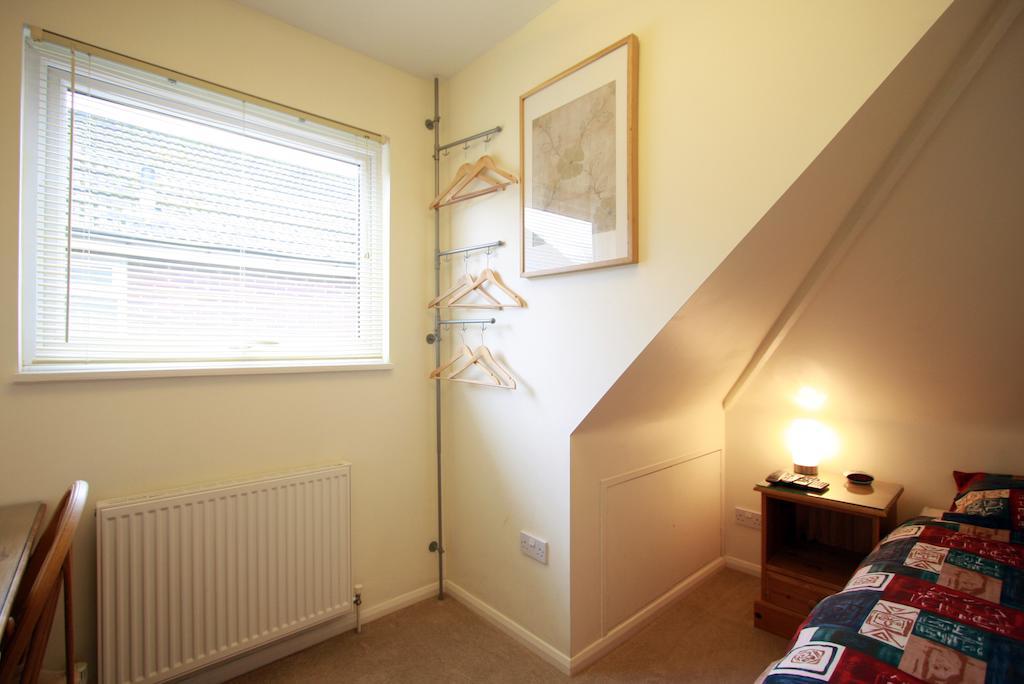 Abacus Bed And Breakfast, Blackwater, Hampshire แคมเบอร์ลีย์ ภายนอก รูปภาพ