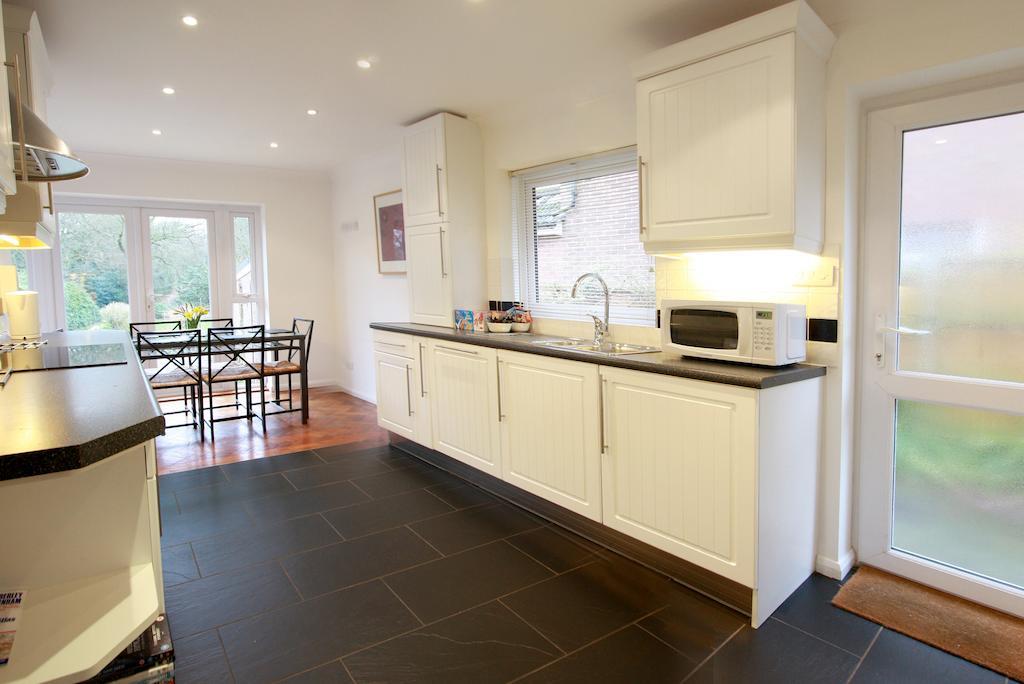 Abacus Bed And Breakfast, Blackwater, Hampshire แคมเบอร์ลีย์ ภายนอก รูปภาพ