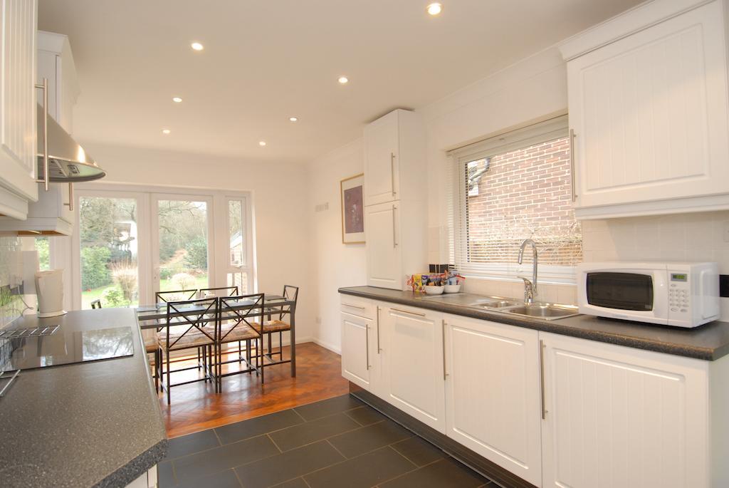 Abacus Bed And Breakfast, Blackwater, Hampshire แคมเบอร์ลีย์ ภายนอก รูปภาพ