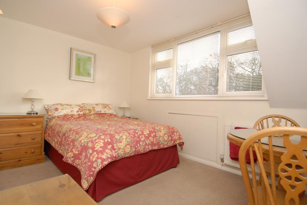 Abacus Bed And Breakfast, Blackwater, Hampshire แคมเบอร์ลีย์ ห้อง รูปภาพ