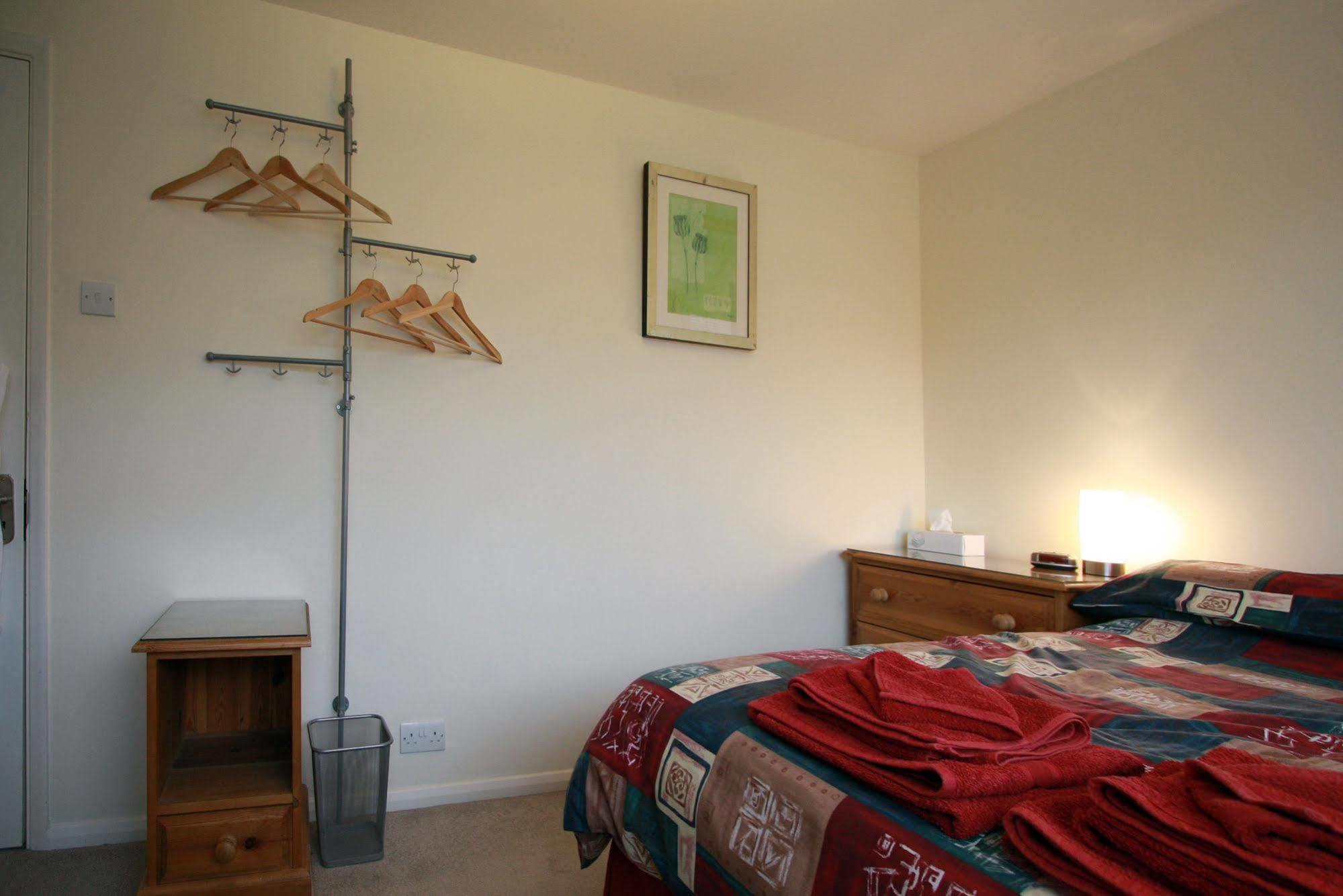 Abacus Bed And Breakfast, Blackwater, Hampshire แคมเบอร์ลีย์ ภายนอก รูปภาพ